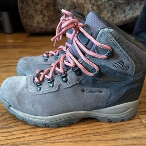 Women’s Columbia newton ridge plus hiking boots